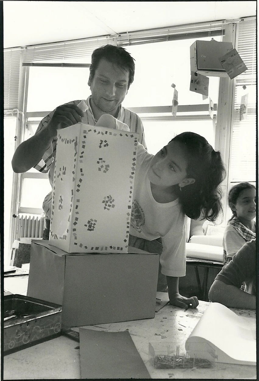 Atelier créatif : montage d'une lanterne en papier découpé - Freely Cook
